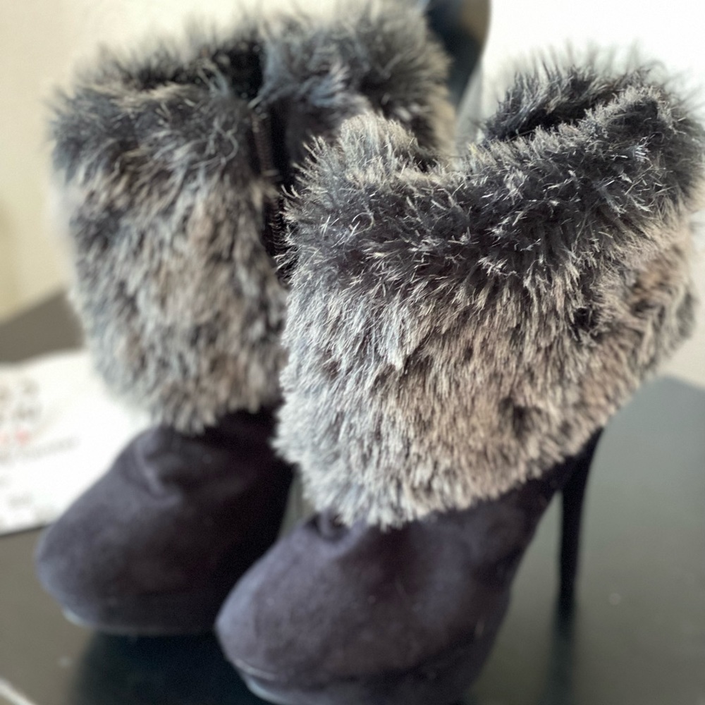 Brand new WITH TAGS Fur high heels shoes